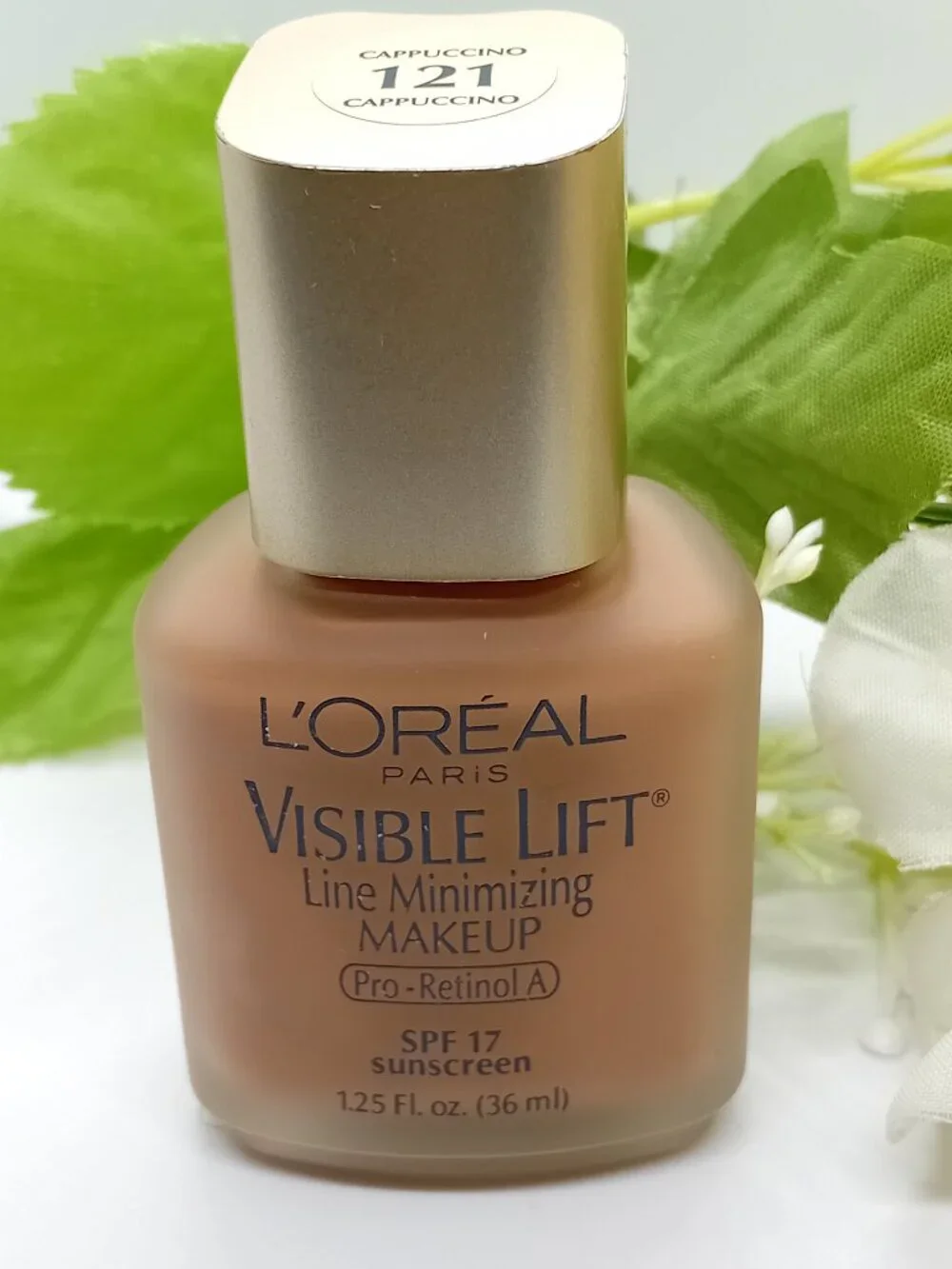 Loreal Visible Lift Line Minimizing Foundation Capuccino 121 Retinol SPF 15 New